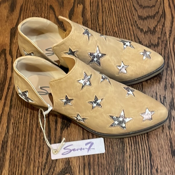 Seven7 Women's Austin Nubu Rockstar Ankle Boot Pointed Toe with Superstar - Picture 3 of 9